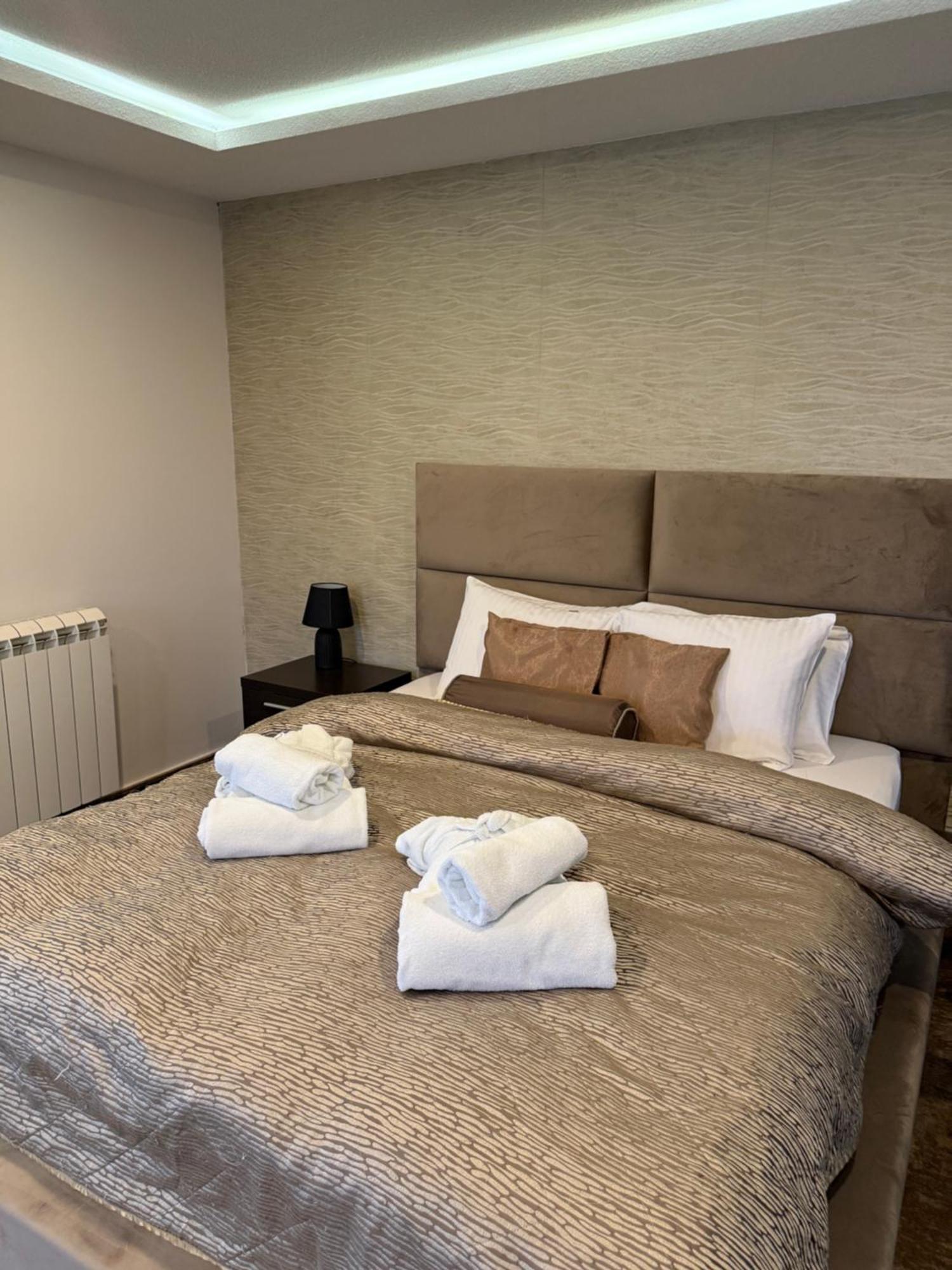 Guest House Panorama Aqualux Novi Sad Extérieur photo