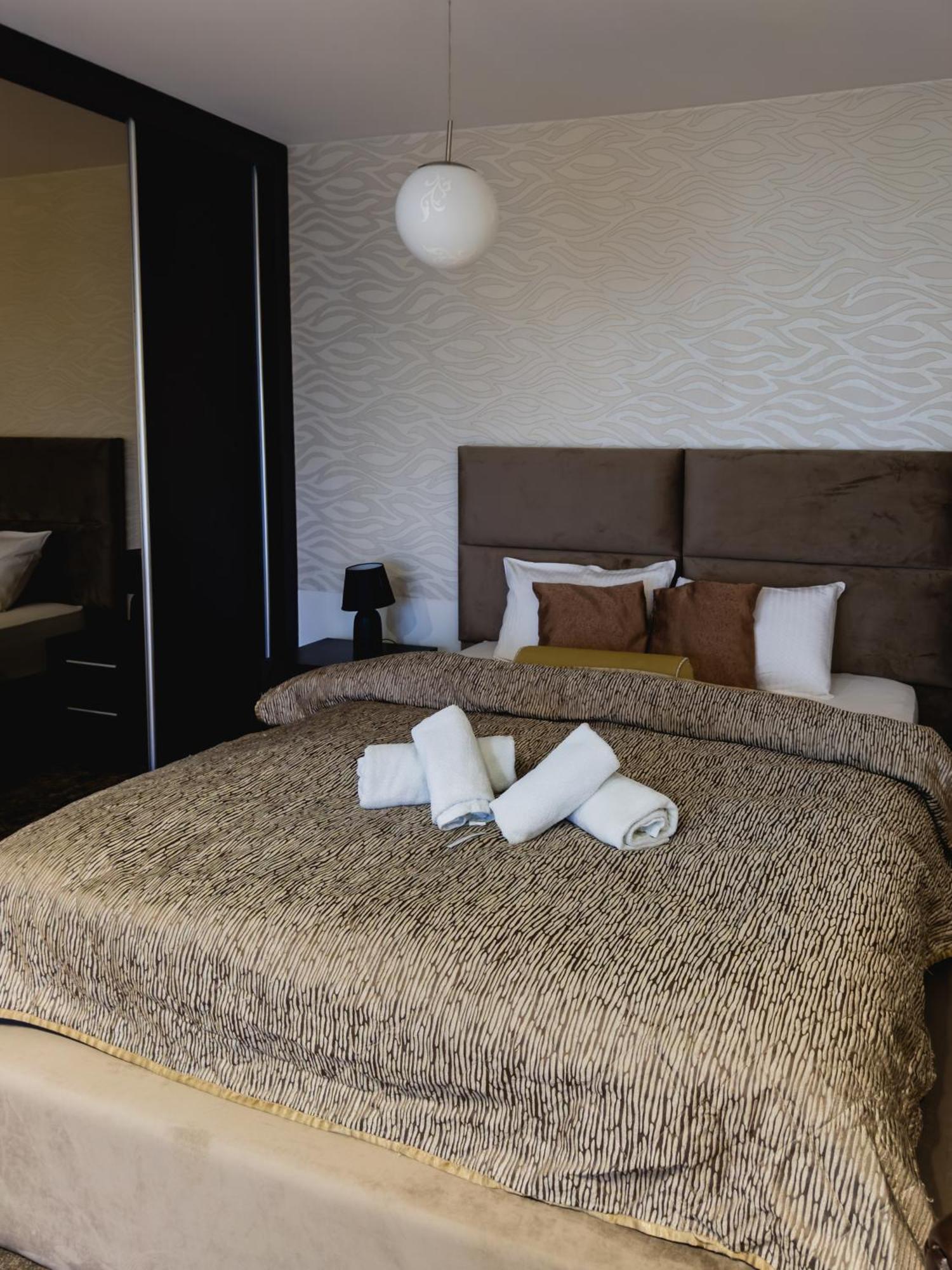 Guest House Panorama Aqualux Novi Sad Extérieur photo